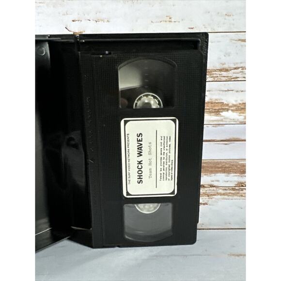 Shockwaves the new art of surfing VHS - Picture 3 of 3